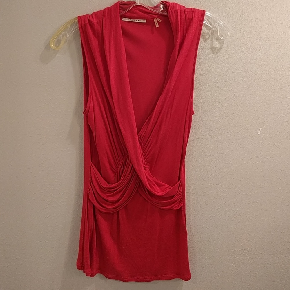 Peruvian-made T Tahari gorgeous versatile top!